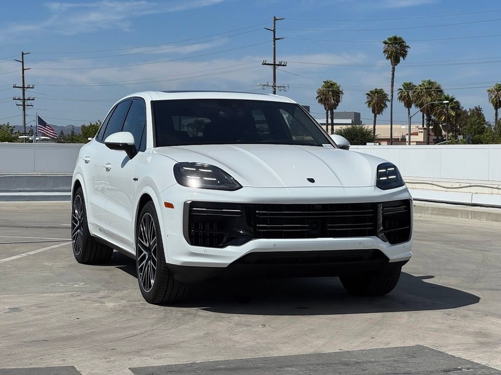Used 2025 Porsche Cayenne Turbo w/ Premium Package Plus AWD/4WD image 3