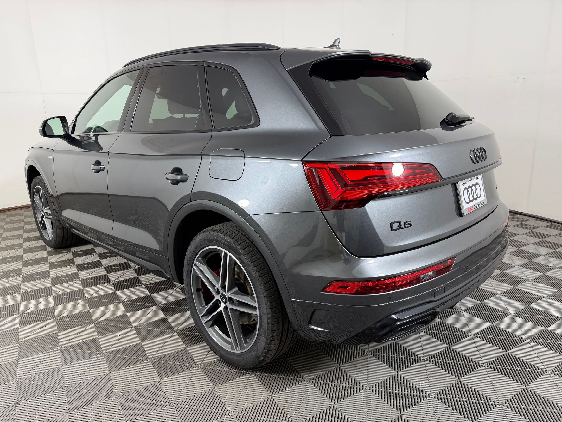 Certified 2025 Audi Q5 e Premium Plus w/ Premium Plus Package AWD/4WD image 3