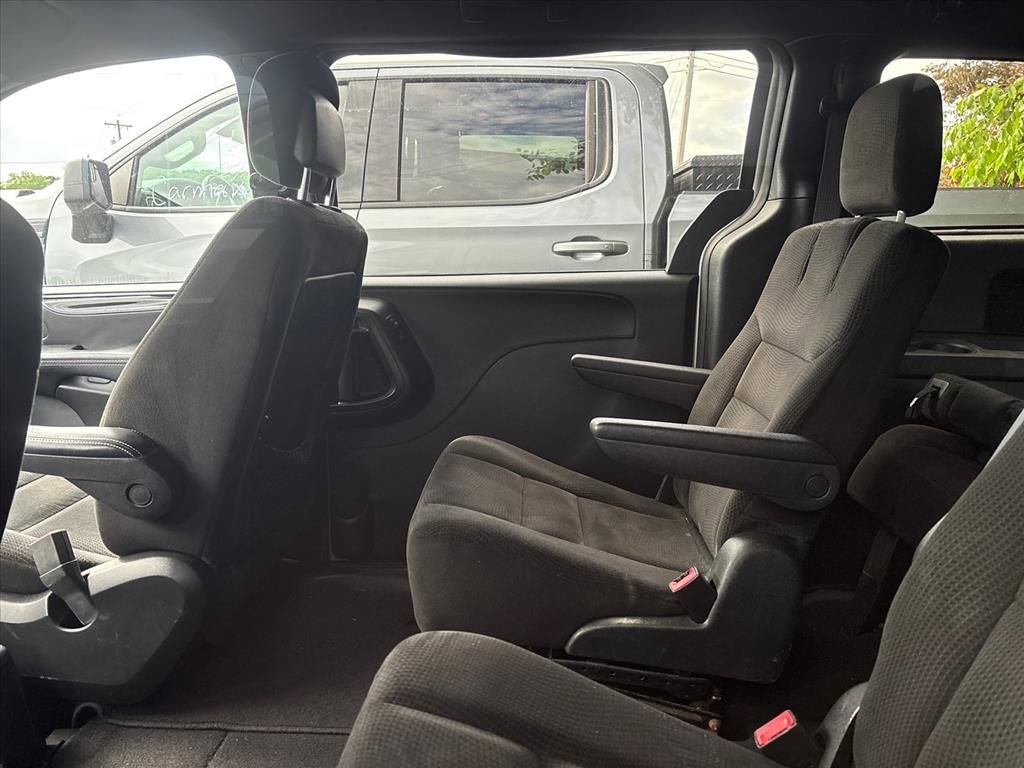 Used 2017 Dodge Grand Caravan SE FWD image 18