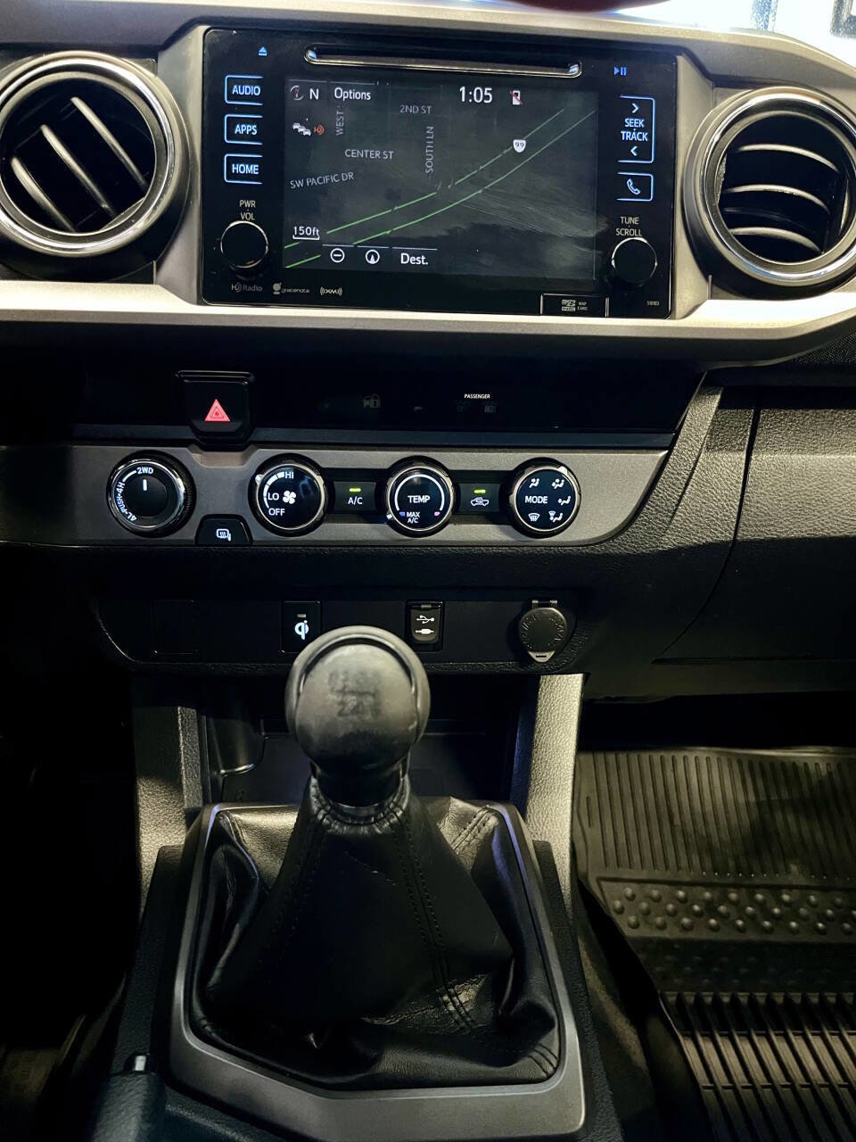 Used 2016 Toyota Tacoma TRD Sport image 13