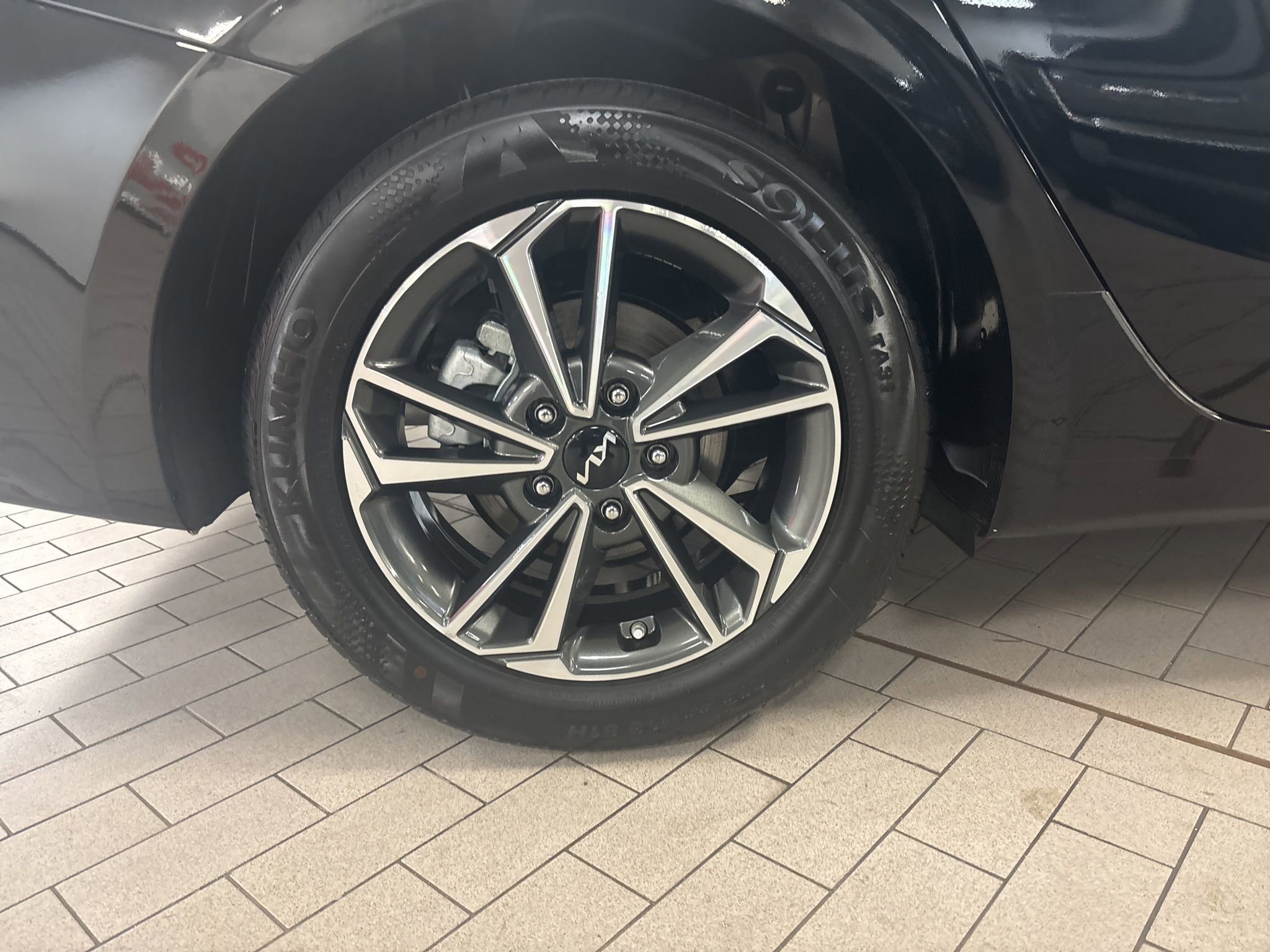 Used 2023 Kia Forte LXS w/ LXS Technology Package image 2