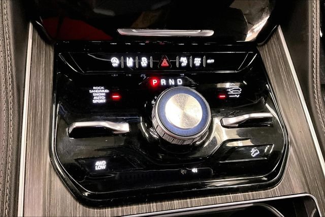 Used 2023 Jeep Wagoneer Series III w/ Premium Group I AWD/4WD image 38