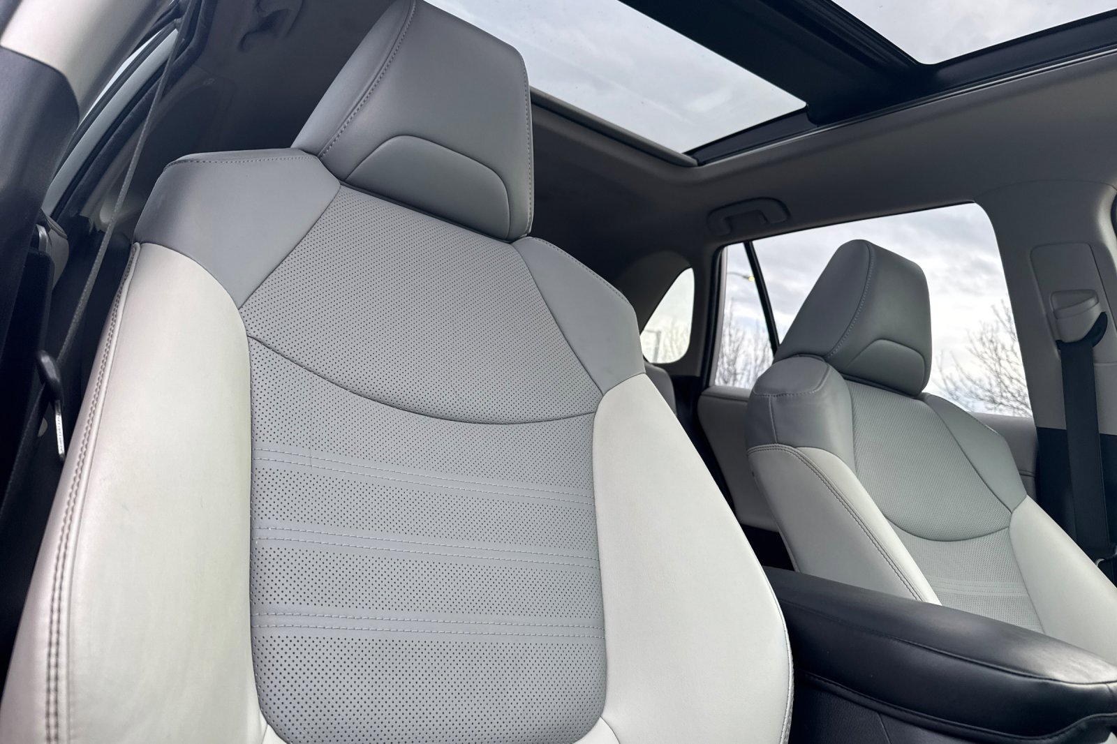 Used 2020 Toyota RAV4 Limited image 20