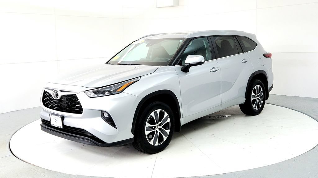 Certified 2024 Toyota Highlander XLE AWD/4WD image 2