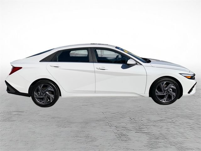 Certified 2025 Hyundai Elantra SEL FWD image 2