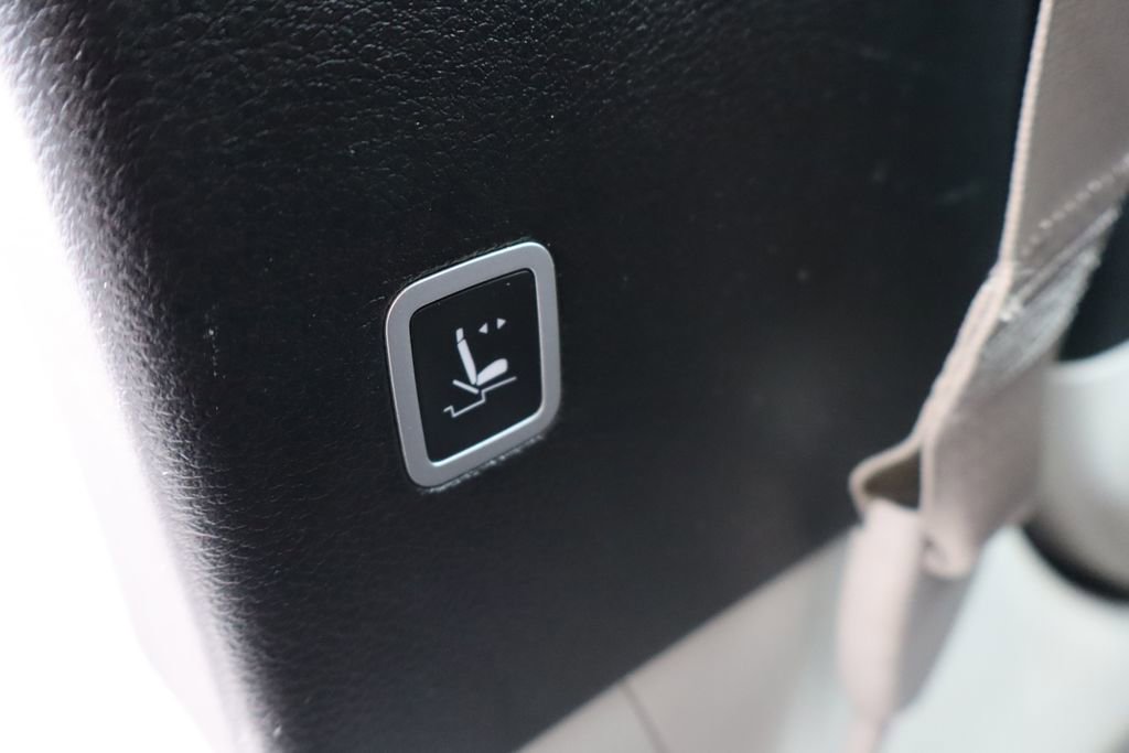 Used 2021 Chrysler Pacifica Touring-L w/ Uconnect Theater Family Group image 45