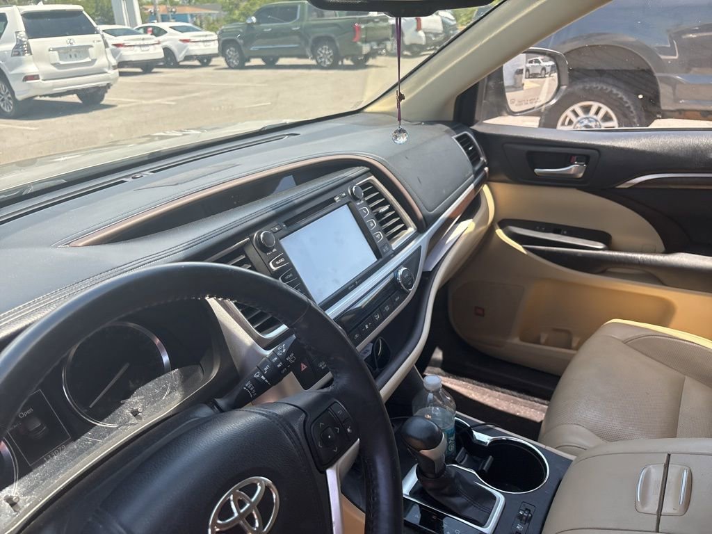 Used 2014 Toyota Highlander Limited FWD image 6