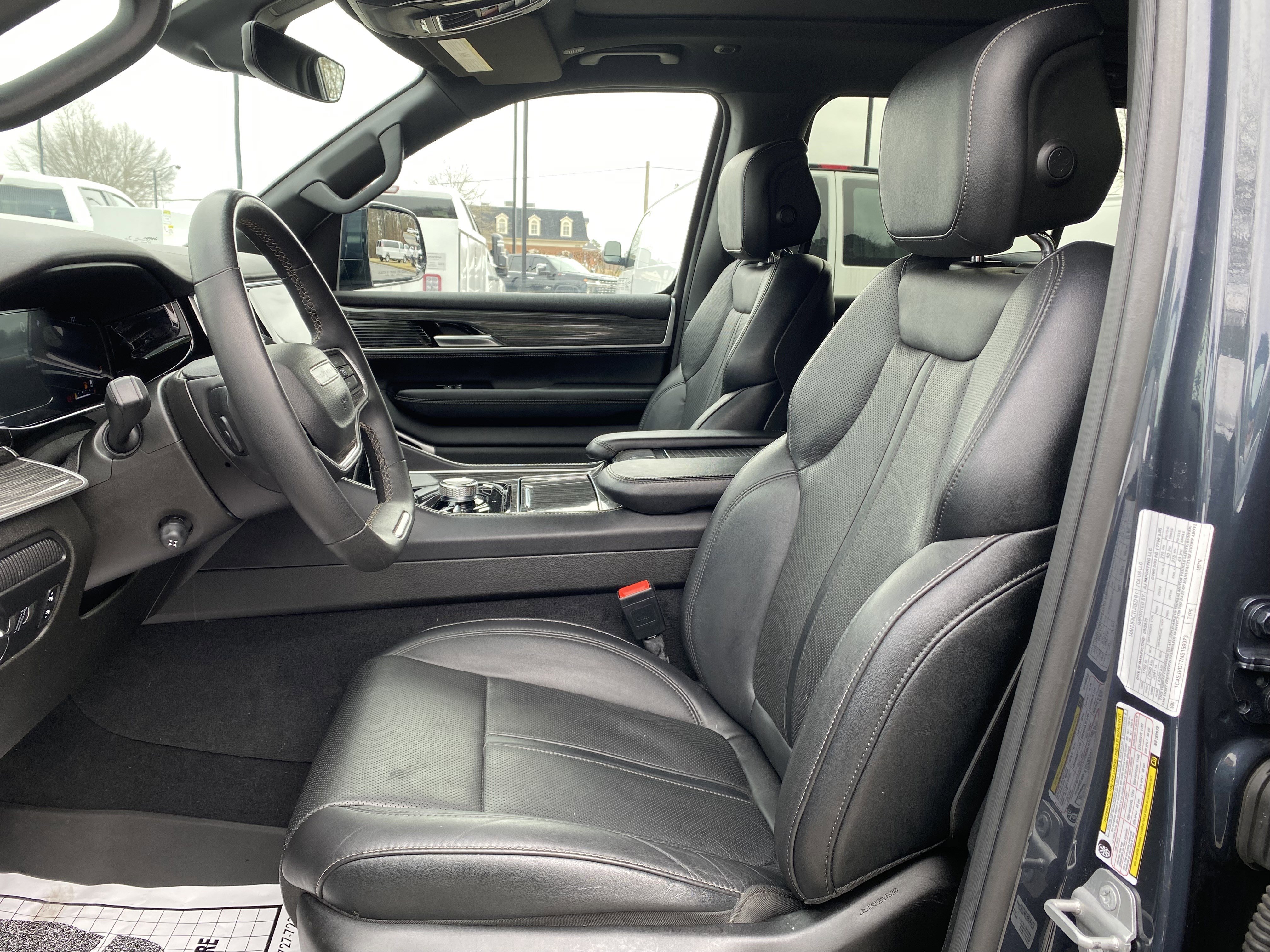 Used 2022 Jeep Wagoneer Series III w/ Premium Group I image 16