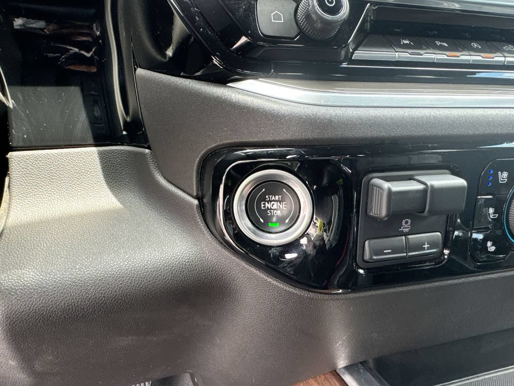 Used 2022 Chevrolet Silverado 1500 High Country w/ Technology Package AWD/4WD image 22