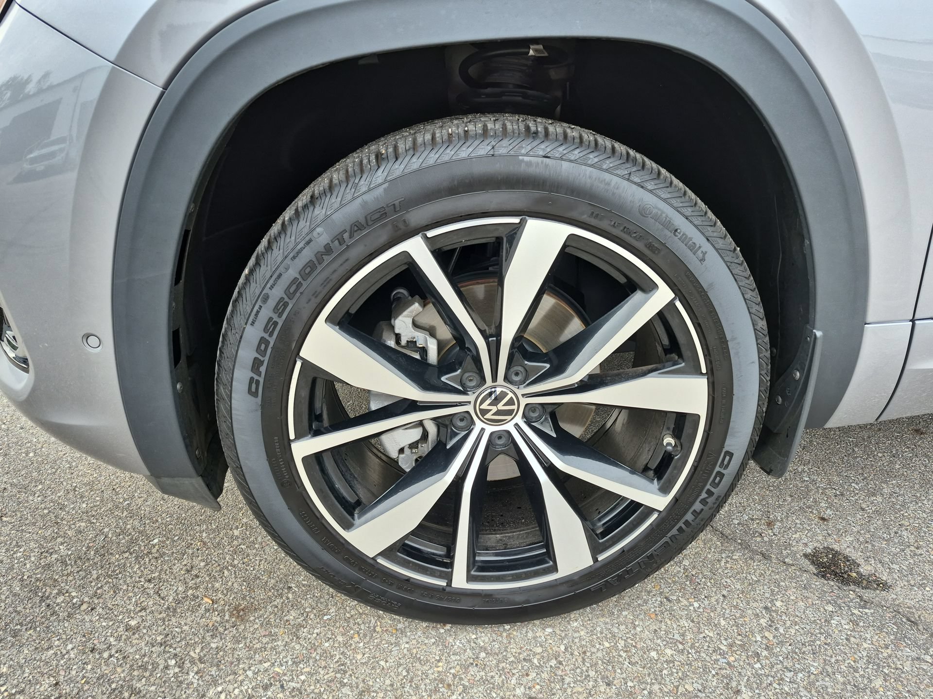 Used 2024 Volkswagen Atlas Cross Sport SEL Premium R-Line AWD/4WD image 35