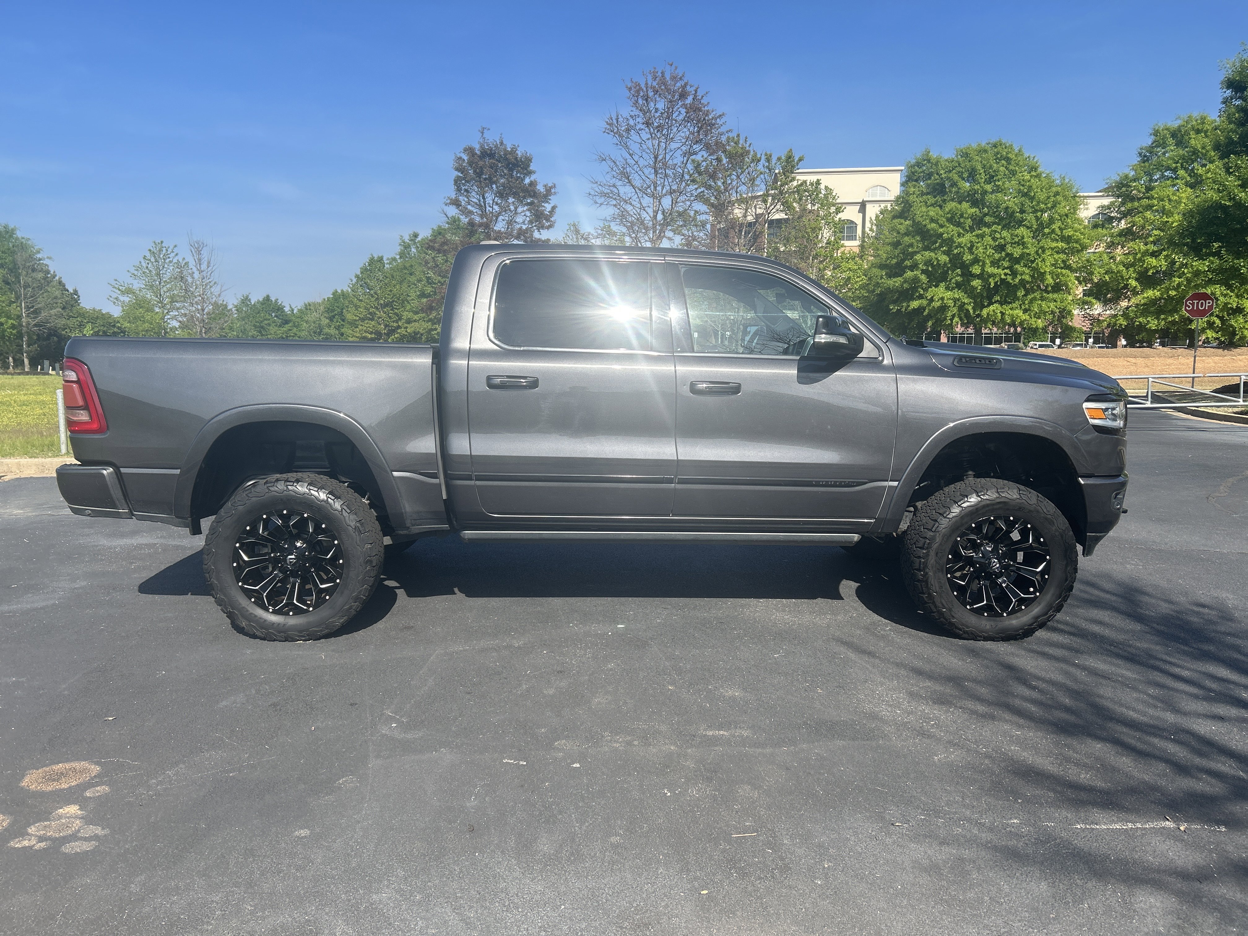 Used 2019 RAM 1500 Limited AWD/4WD image 10