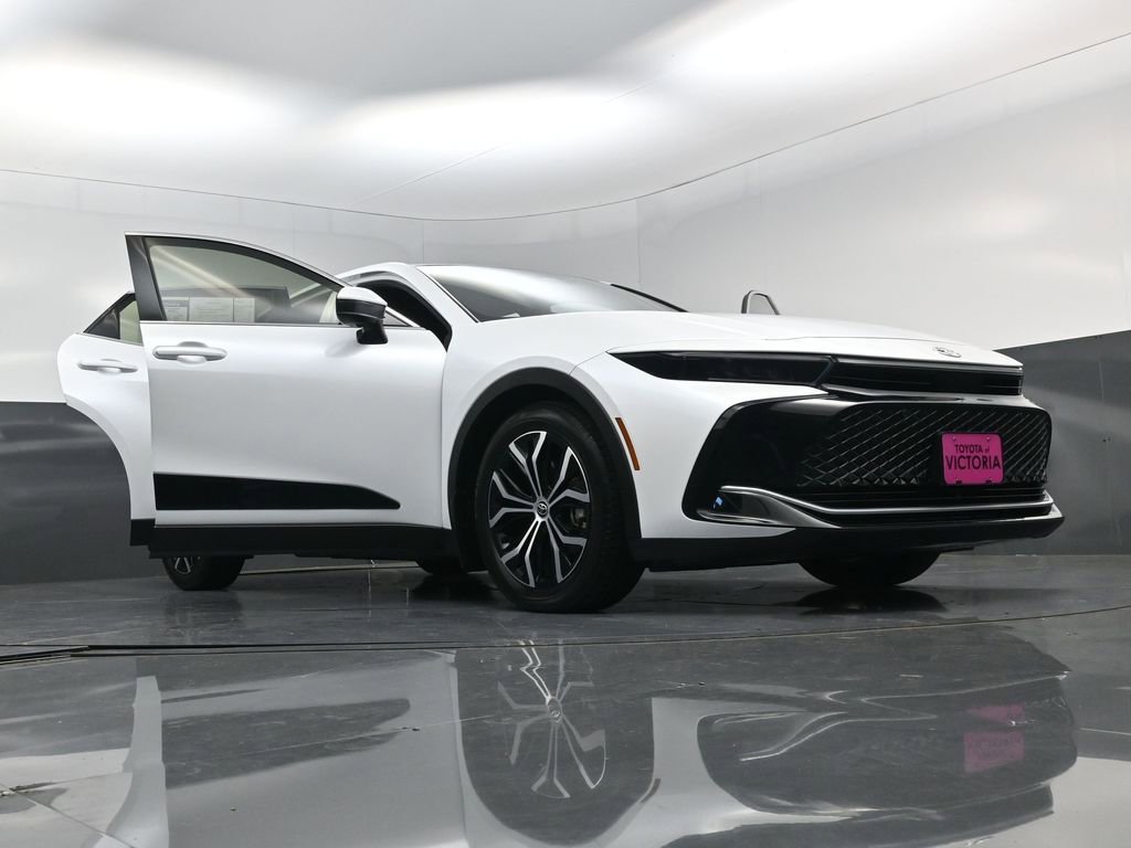 Used 2024 Toyota Crown Limited image 27