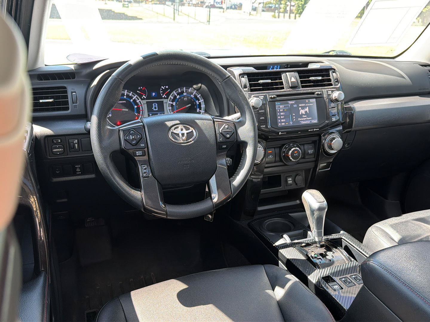 Used 2018 Toyota 4Runner TRD Off-Road Premium AWD/4WD image 18