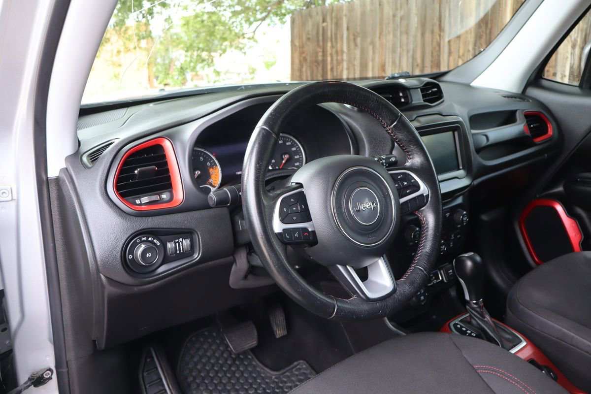 Used 2018 Jeep Renegade Trailhawk AWD/4WD image 15