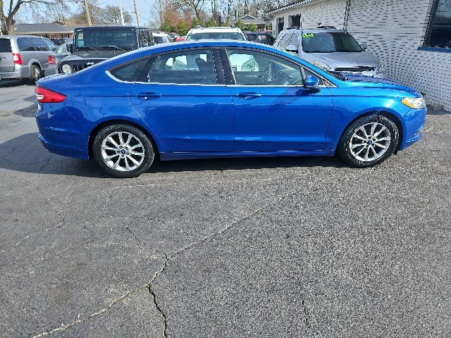 Used 2017 Ford Fusion SE w/ Fusion SE Technology Package image 5