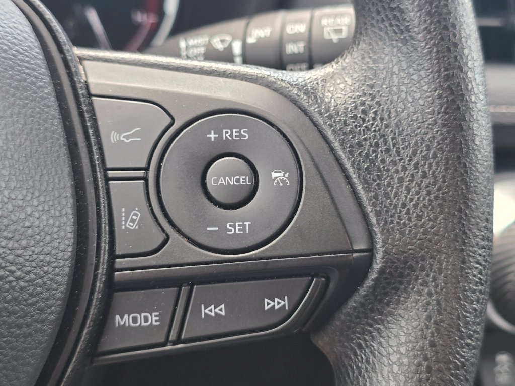 Used 2025 Toyota RAV4 XLE AWD/4WD image 31