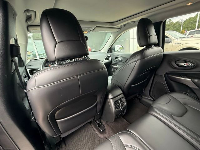 Used 2019 Jeep Cherokee Overland AWD/4WD image 16
