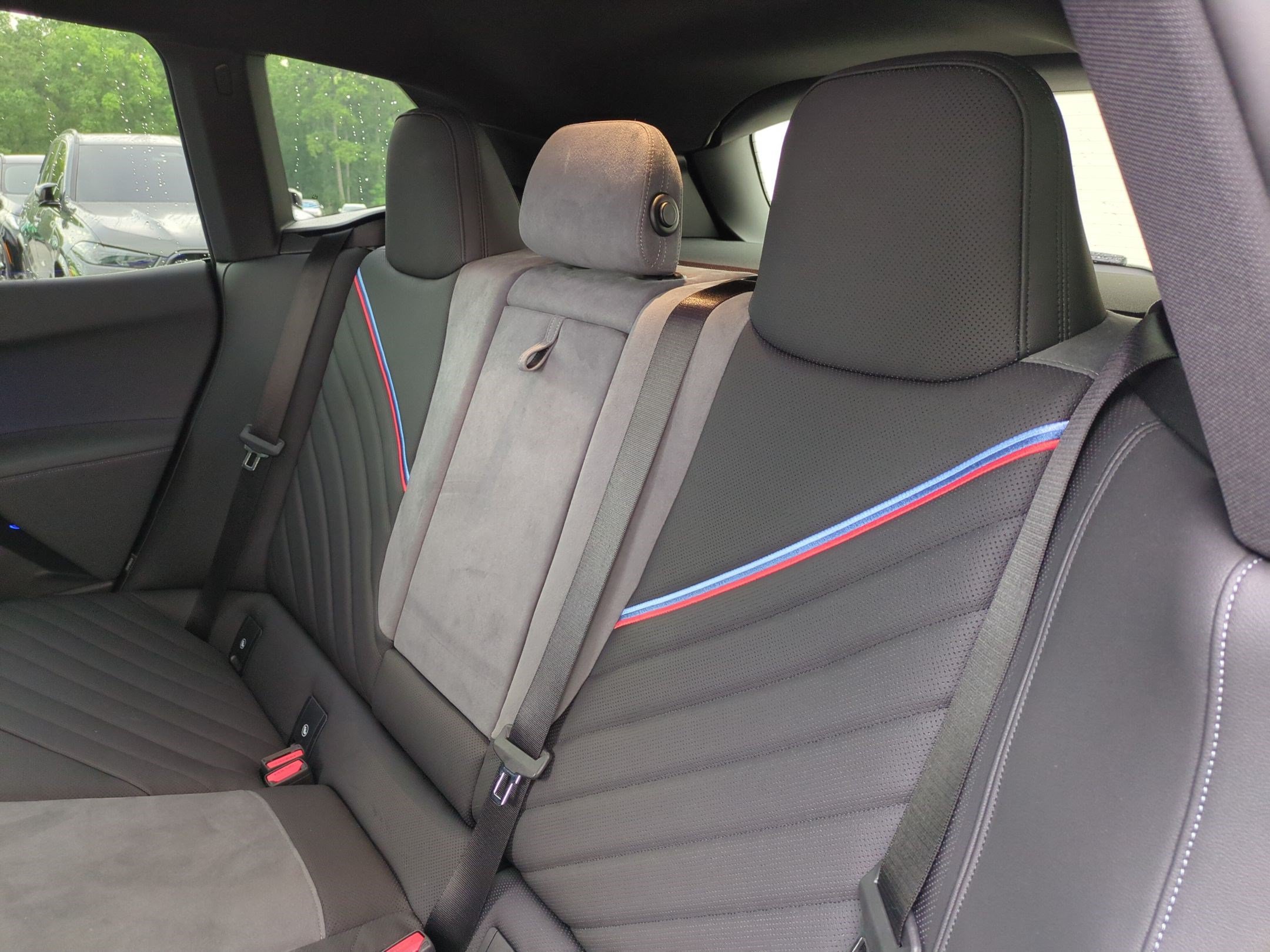 Certified 2026 BMW iX xDrive60 w/ M Sport Package AWD/4WD image 31