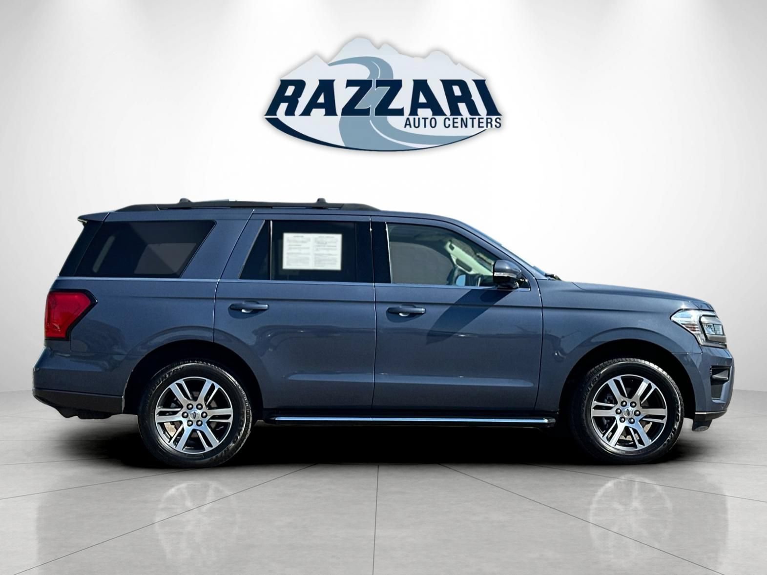 Used 2023 Ford Expedition XLT AWD/4WD image 2