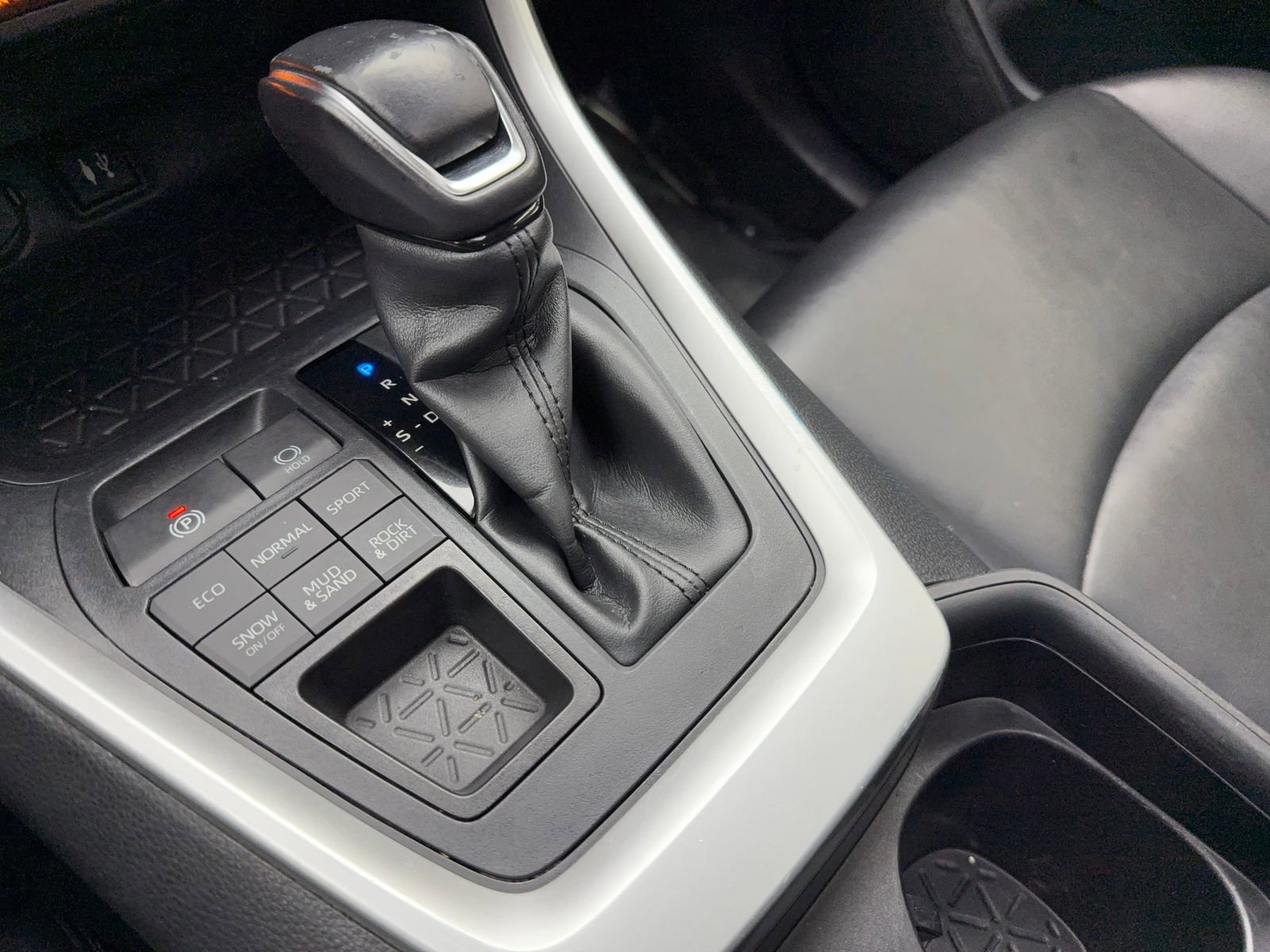 Used 2019 Toyota RAV4 XLE Premium image 27