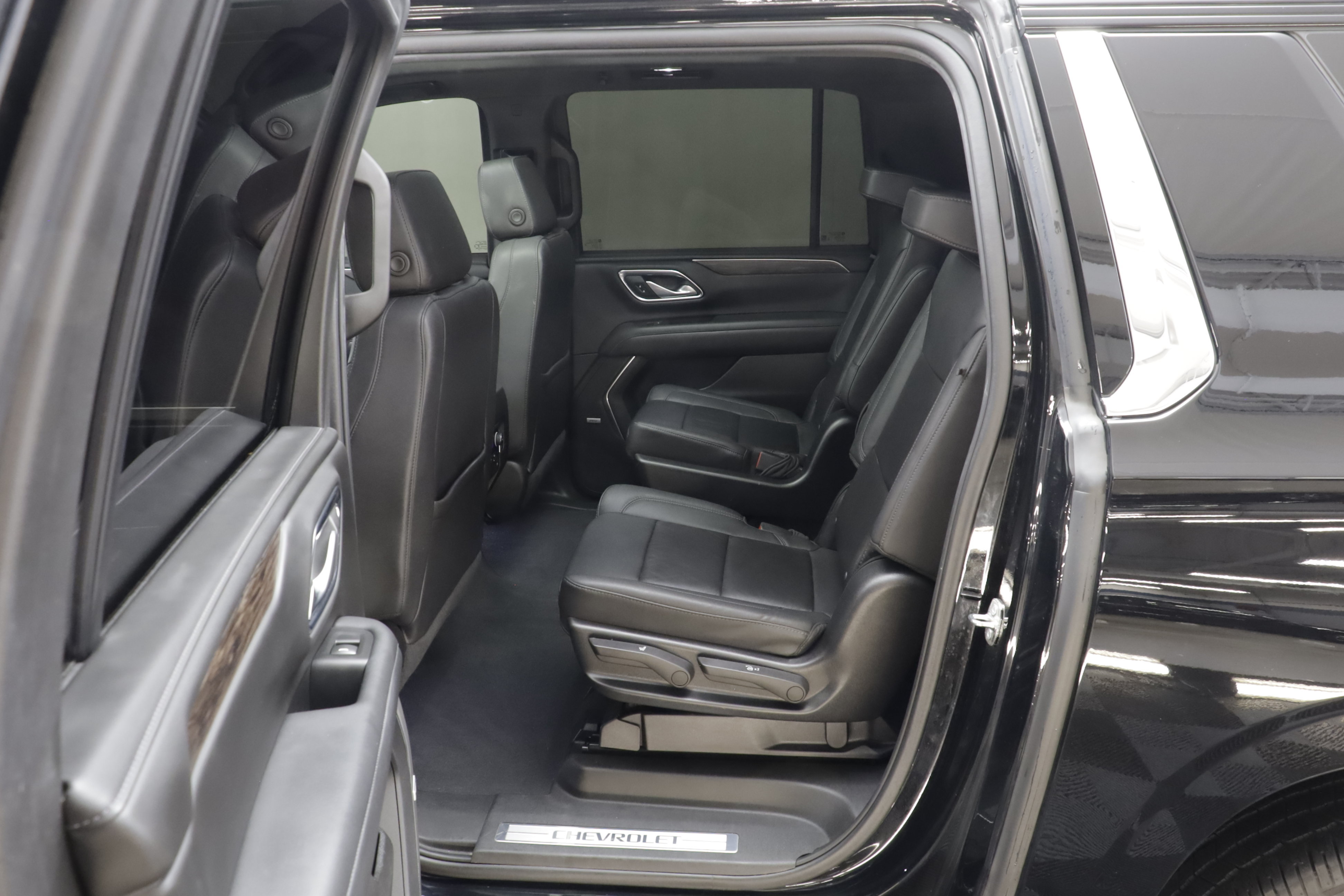 Used 2022 Chevrolet Suburban LT w/ LT Signature Plus Package AWD/4WD image 20