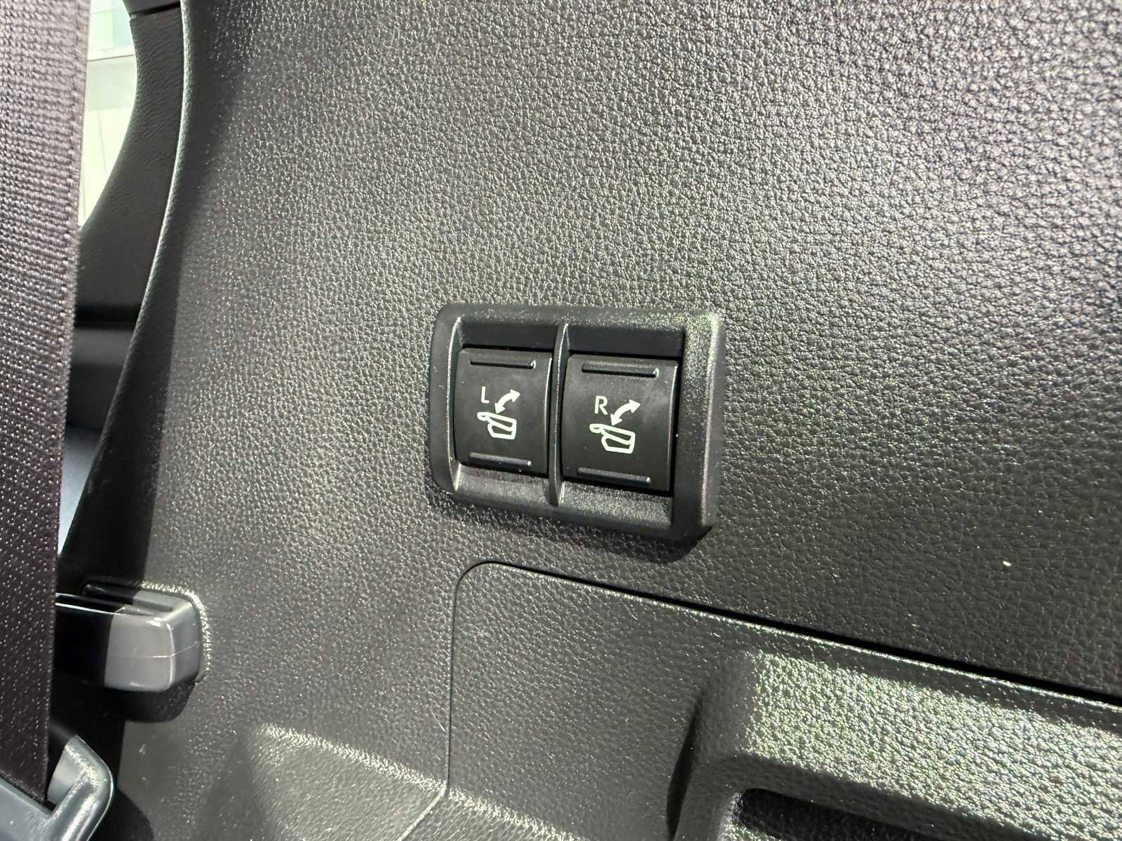 Used 2023 Toyota Sequoia Capstone AWD/4WD image 42
