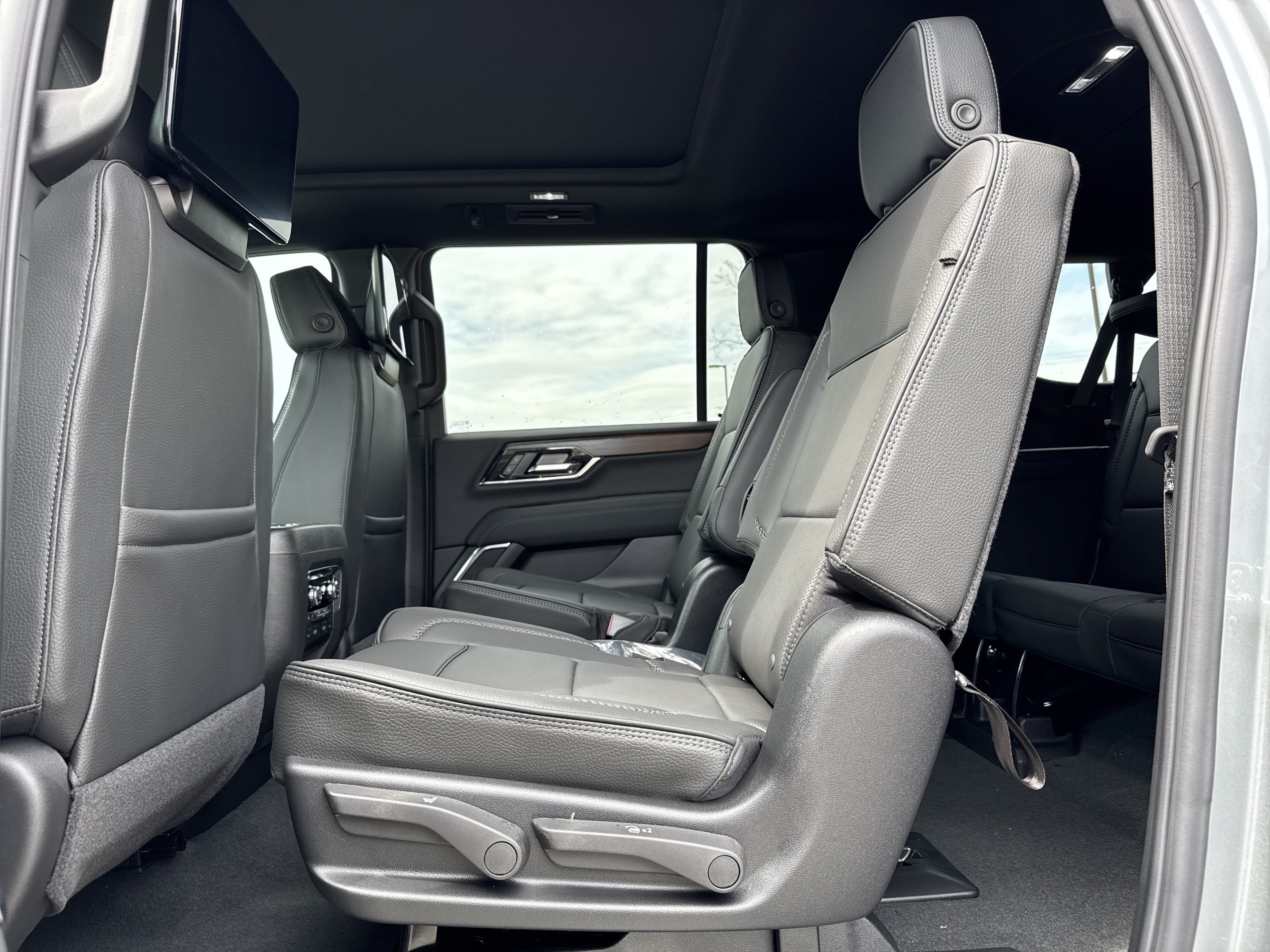 New 2026 GMC Yukon XL Denali w/ Denali Reserve Package AWD/4WD image 29