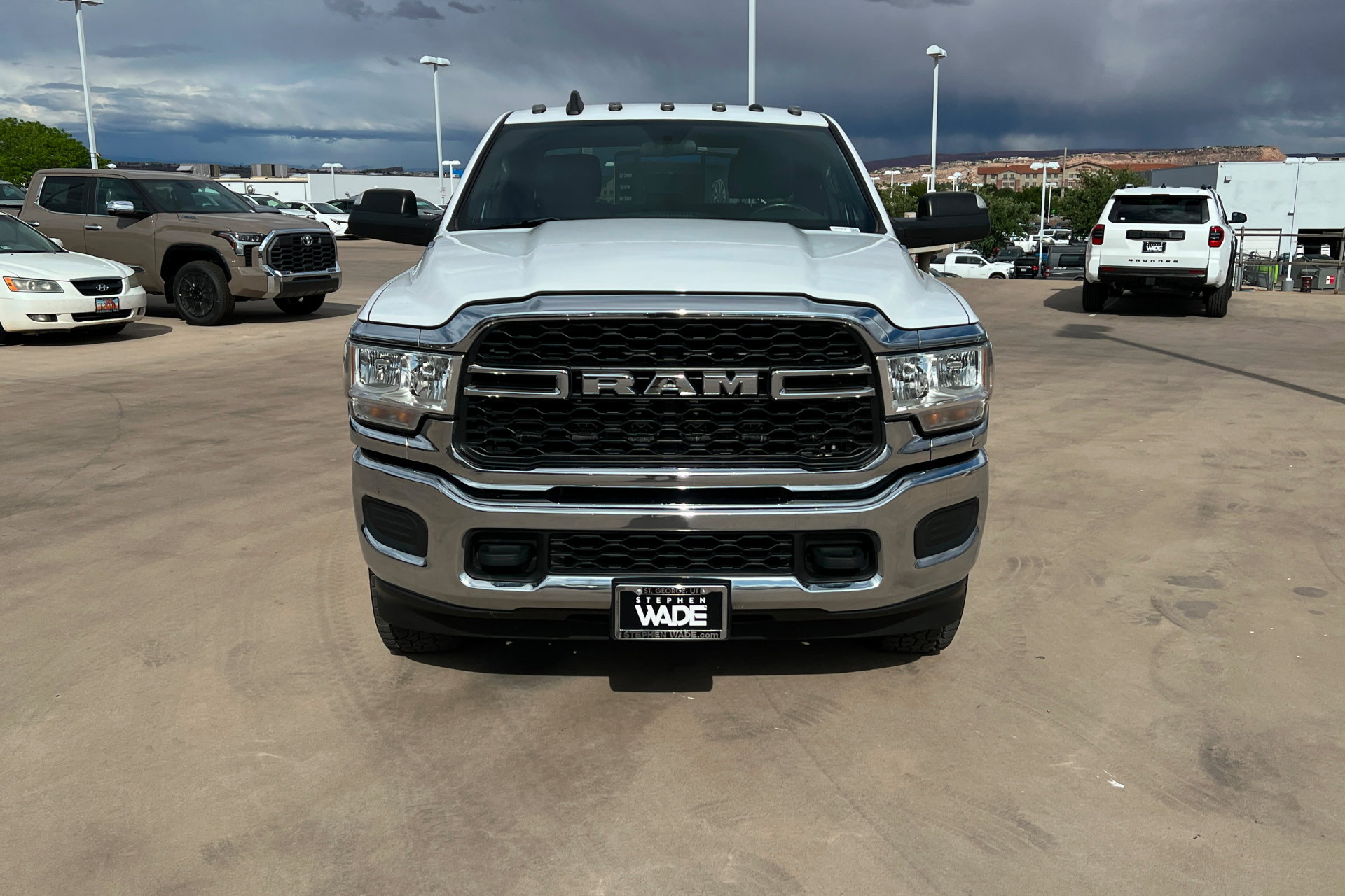 Used 2022 RAM 2500 Tradesman w/ Chrome Appearance Group AWD/4WD image 8