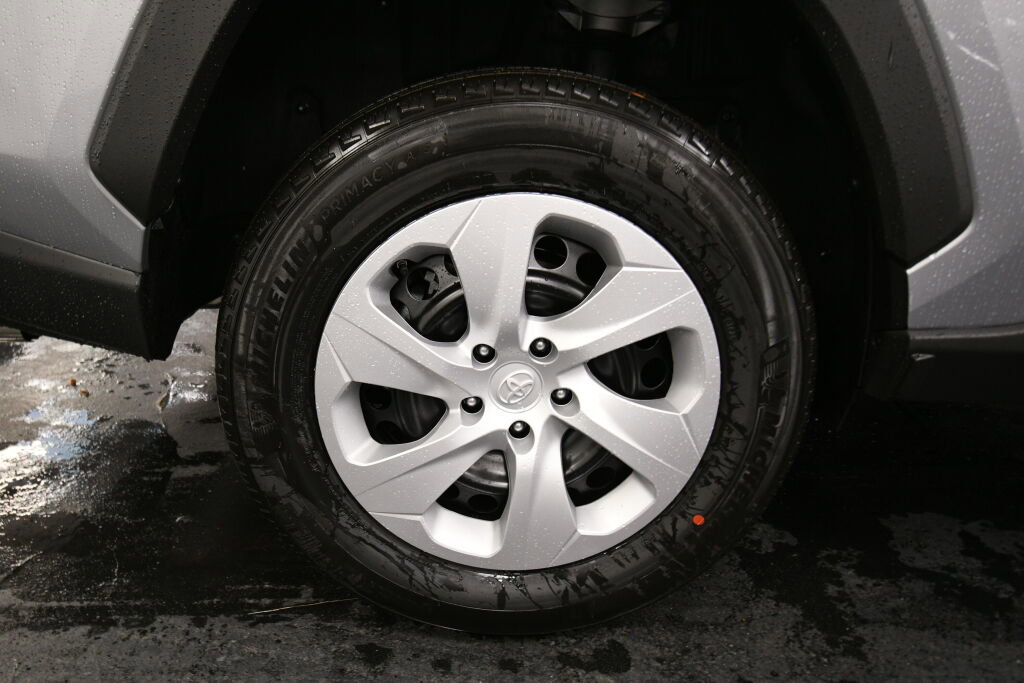 Used 2025 Toyota RAV4 LE image 29