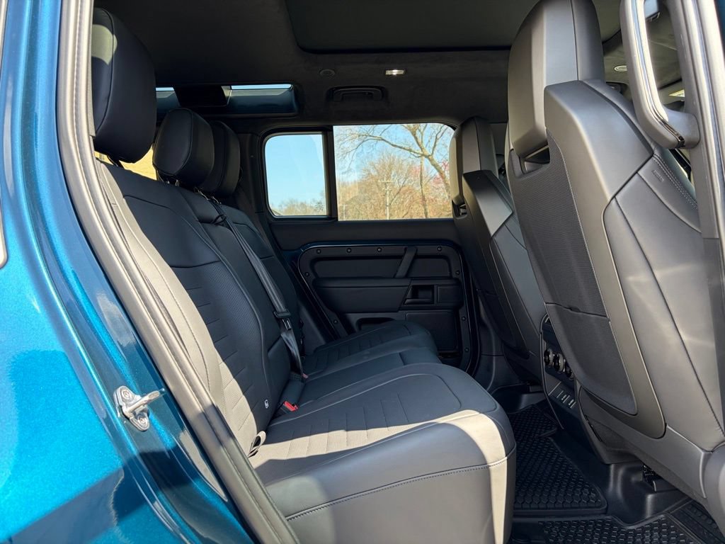 New 2026 Land Rover Defender 110 AWD/4WD image 17