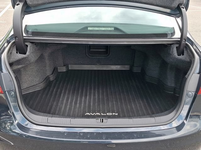 Used 2016 Toyota Avalon XLE Premium FWD image 30
