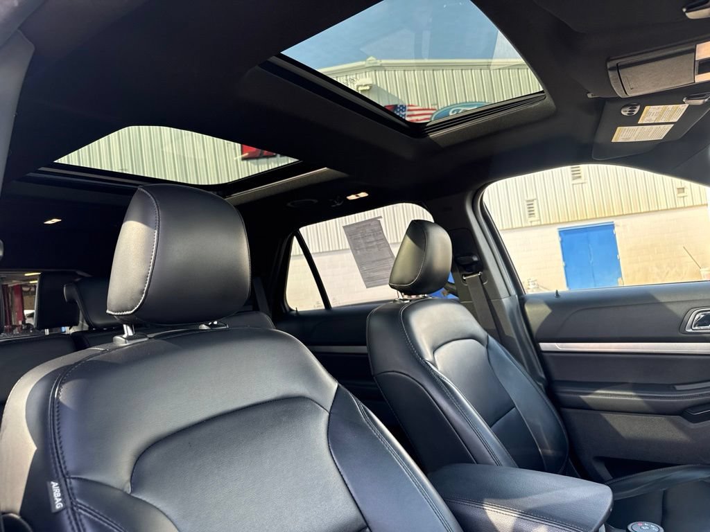 Used 2019 Ford Explorer XLT w/ Equipment Group 202A AWD/4WD image 35