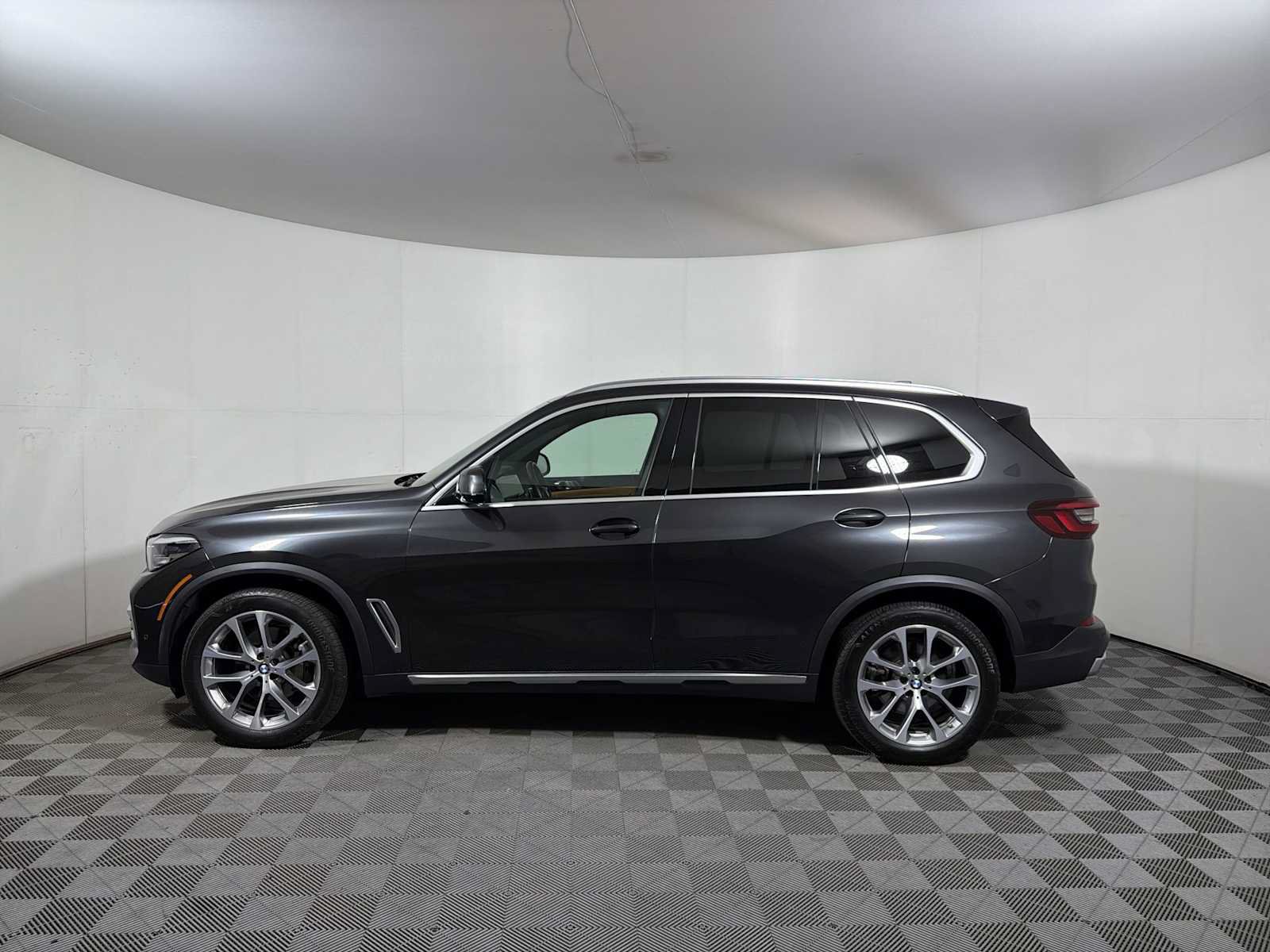 Certified 2023 BMW X5 xDrive40i w/ Premium Package AWD/4WD image 4