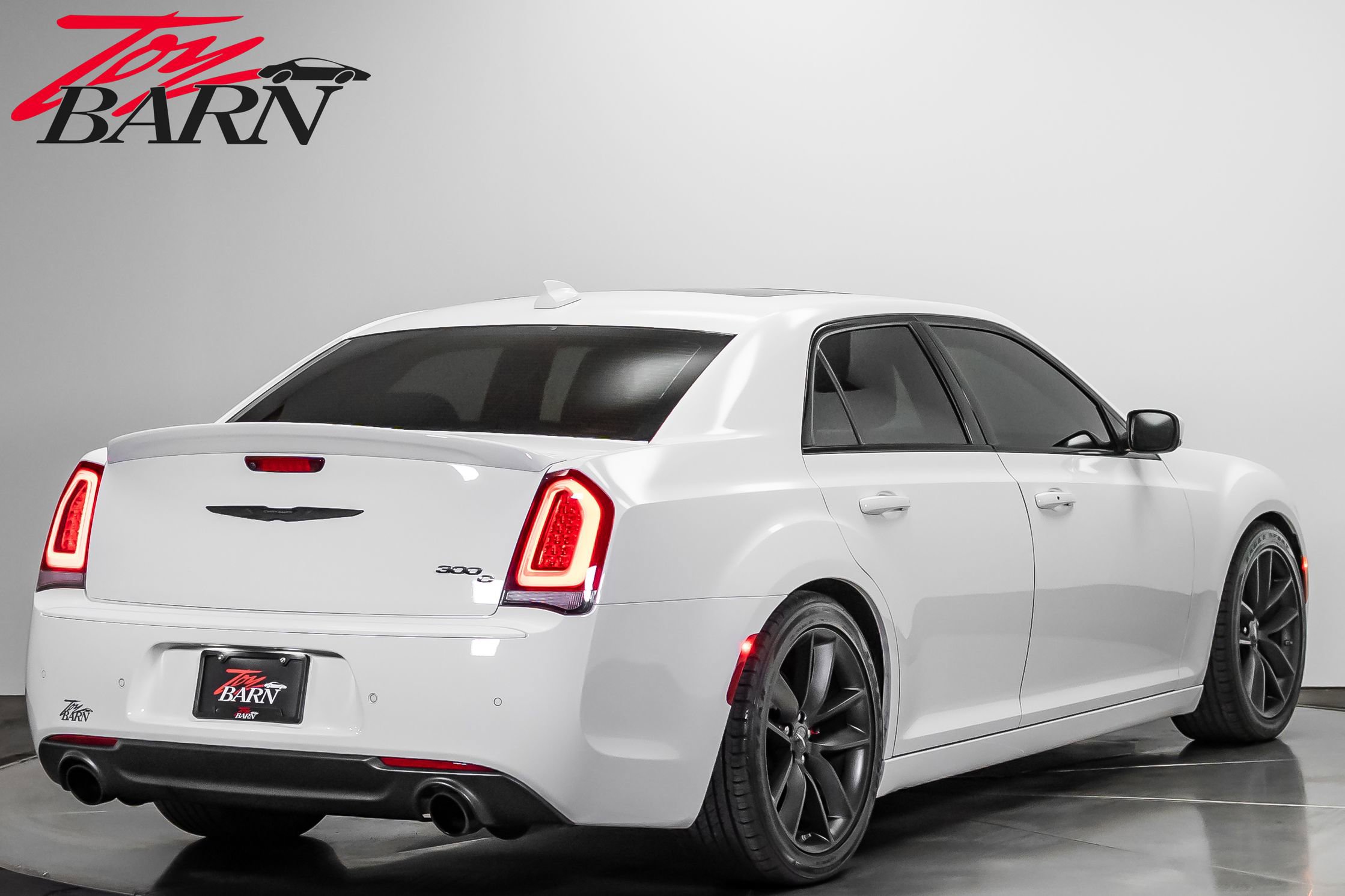 Used 2023 Chrysler 300 C RWD image 5