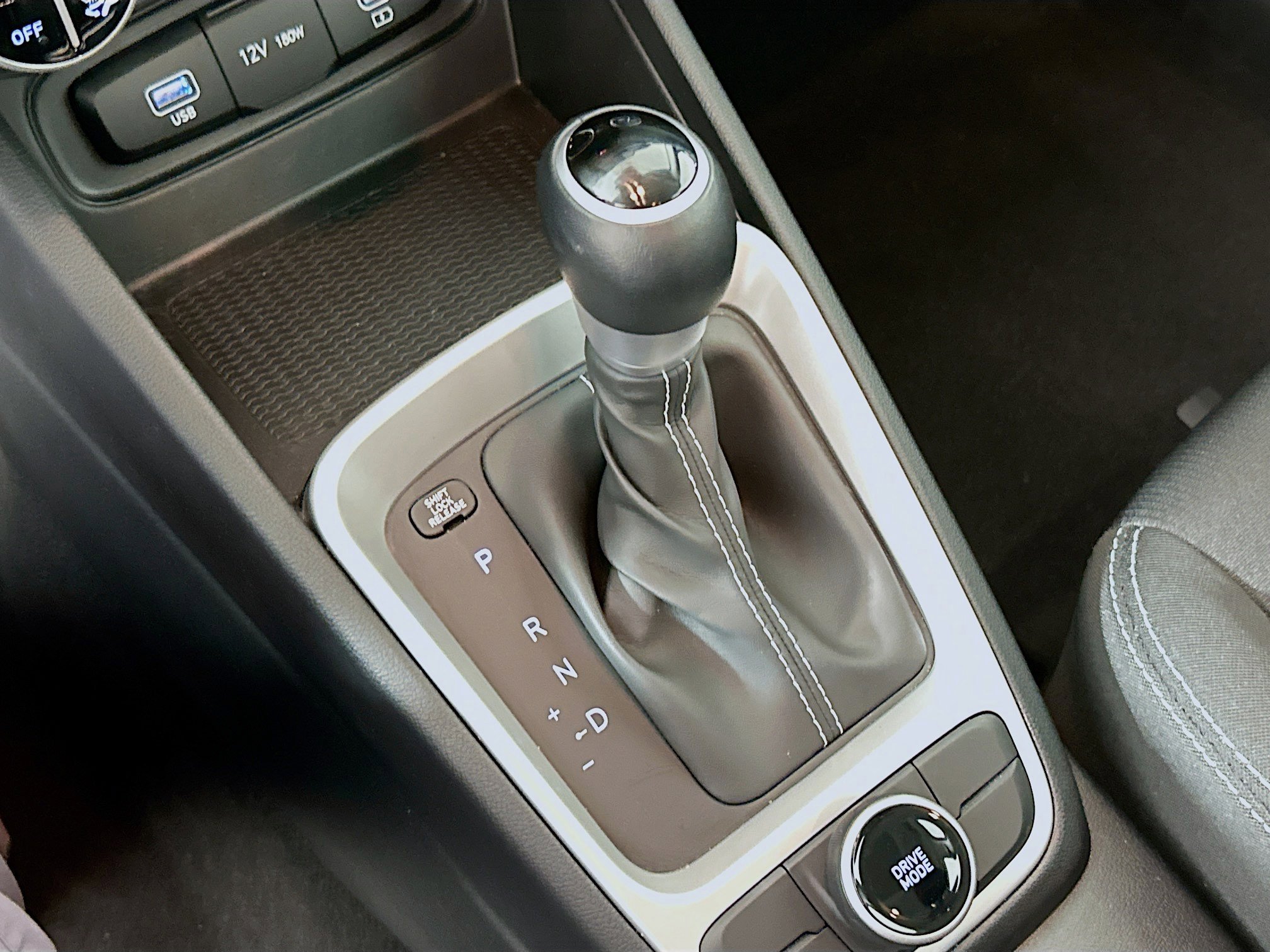 Used 2025 Hyundai Venue SEL image 24