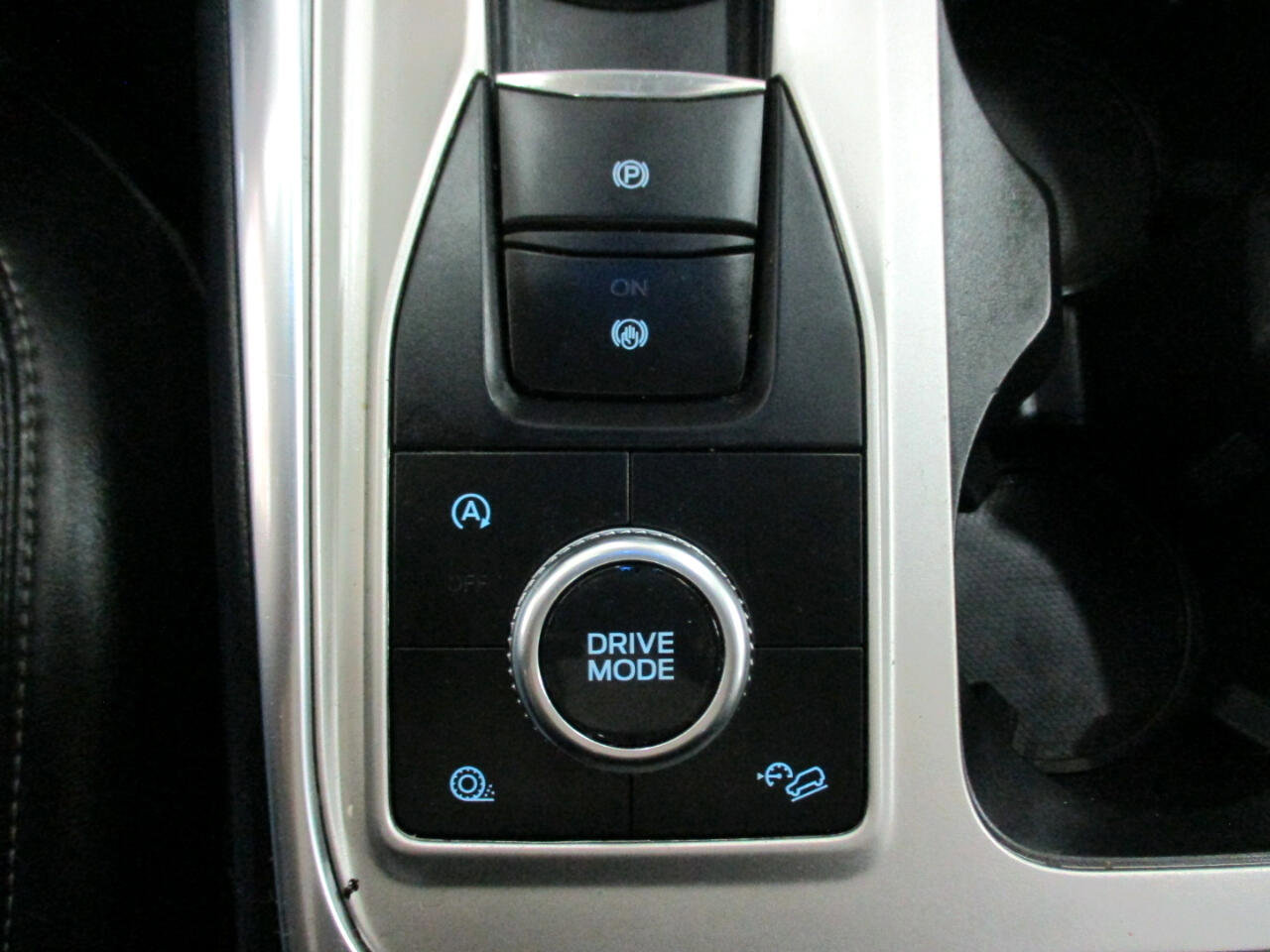 Used 2021 Ford Explorer XLT w/ Equipment Group 202A image 25