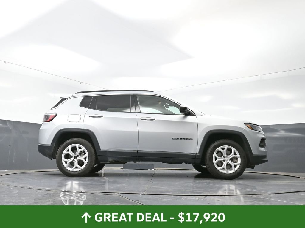 Used 2024 Jeep Compass Latitude image 51