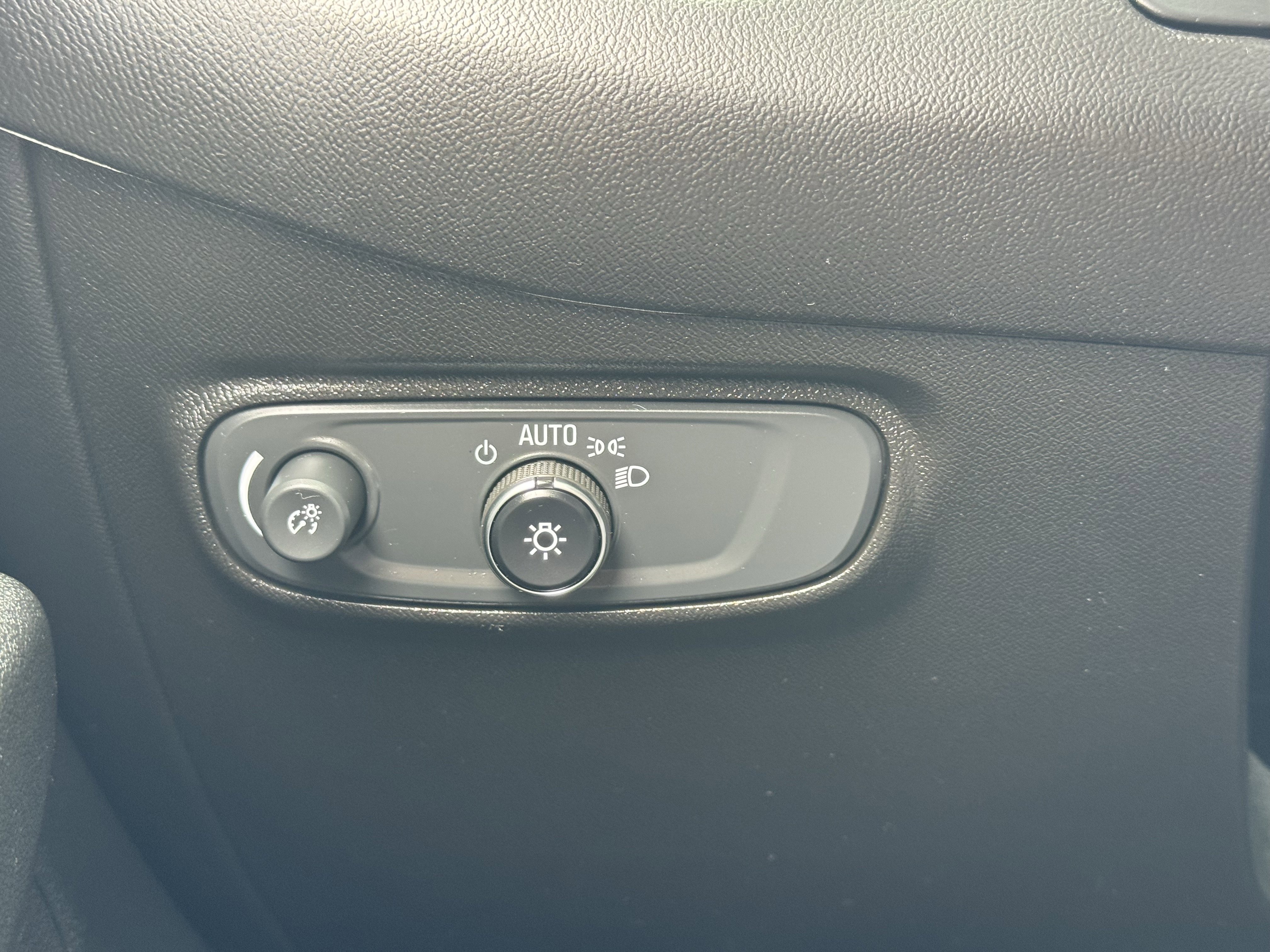 Used 2022 Chevrolet Equinox LS AWD/4WD image 33