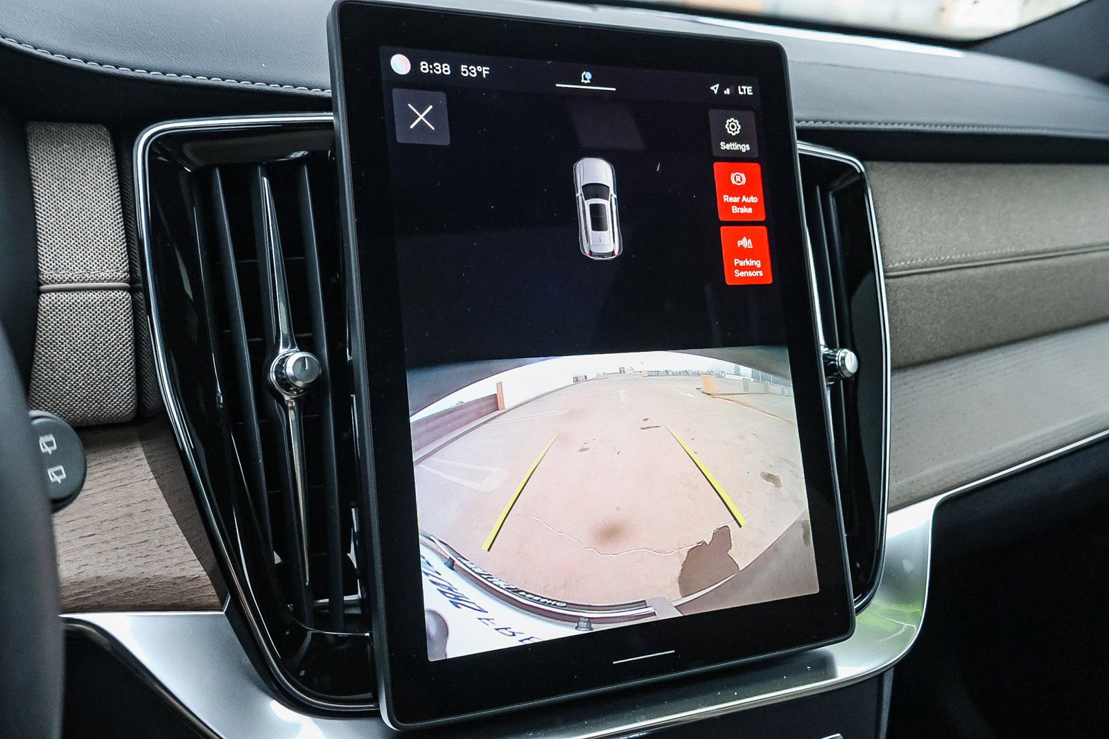 New 2025 Volvo XC90 B6 Core w/ Climate Package image 33