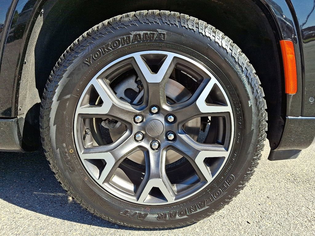 Certified 2024 Jeep Wagoneer L Series III w/ Flexible Seating Group AWD/4WD image 8