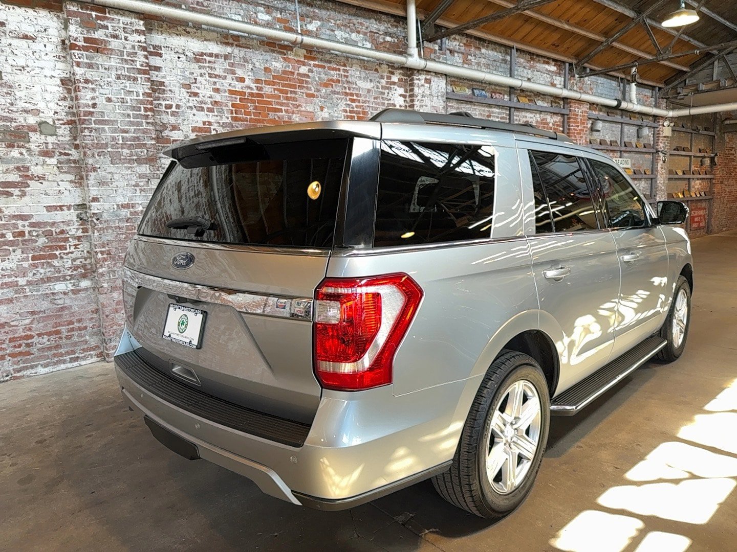 Used 2020 Ford Expedition XLT w/ Equipment Group 202A AWD/4WD image 3