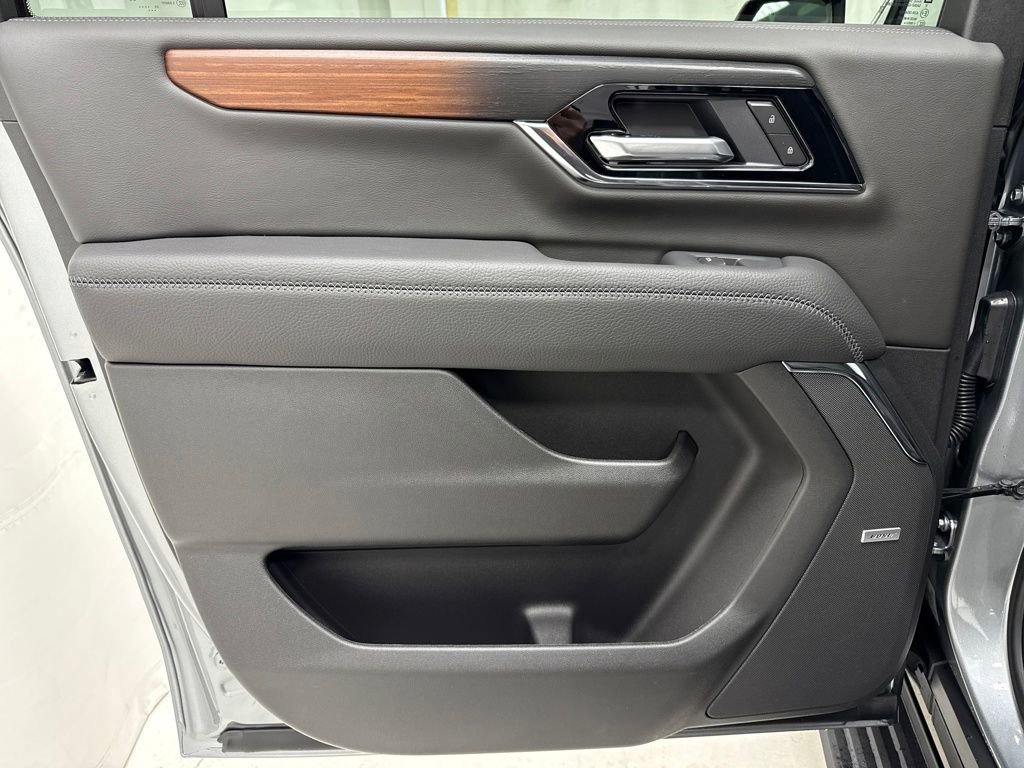 New 2026 GMC Yukon XL Denali w/ Sun & Power Step Package image 17