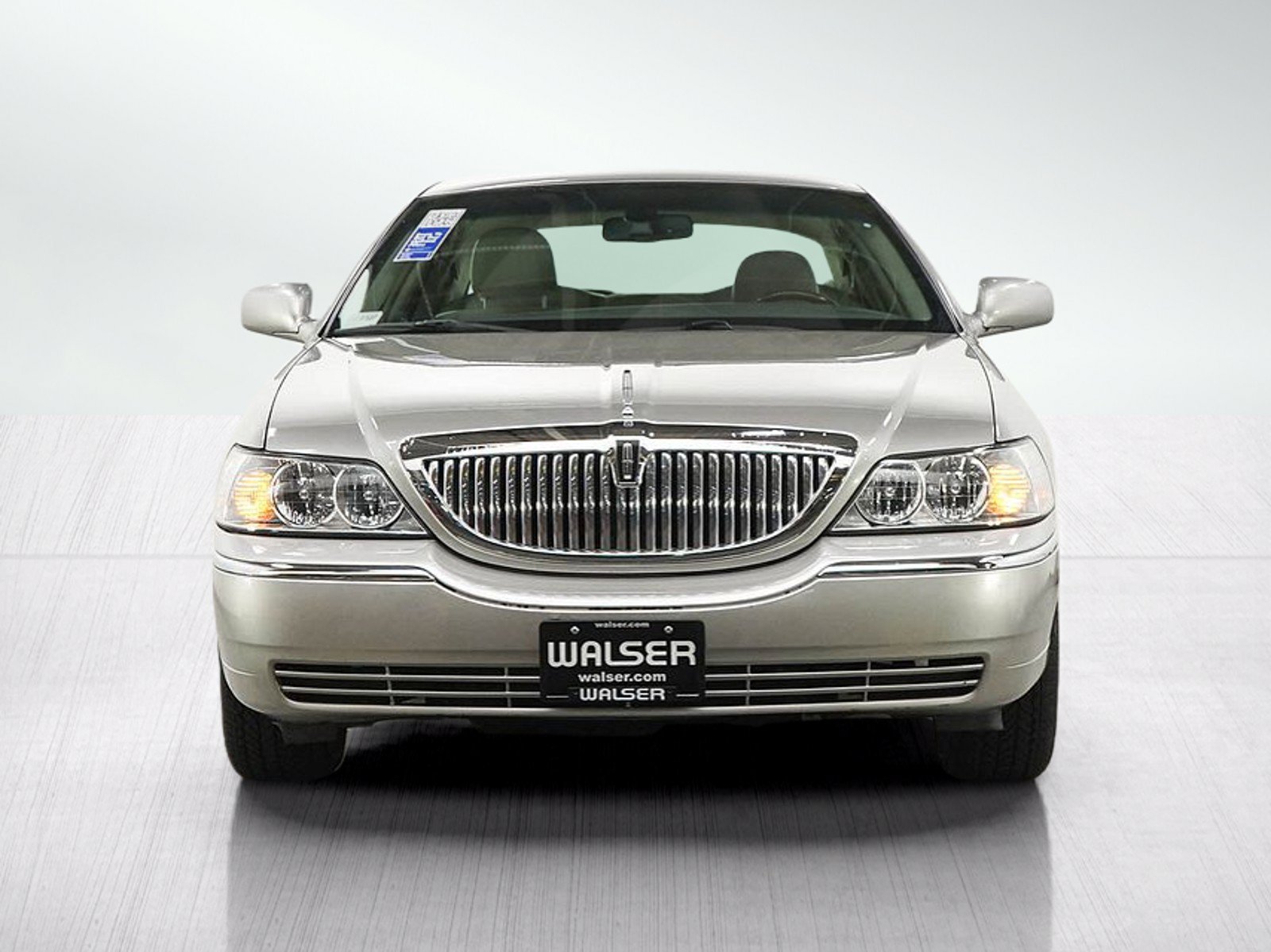 Used 2006 Lincoln Town Car Signature Limited RWD image 8