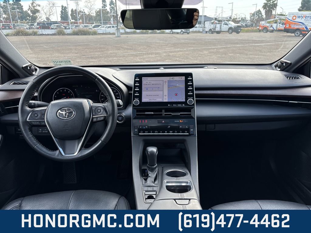Used 2022 Toyota Avalon Limited image 25