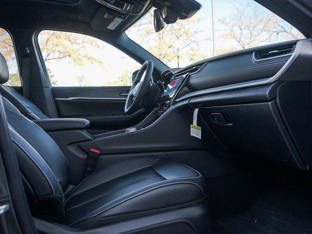 New 2025 Jeep Grand Cherokee L Limited w/ Trailer Tow Package image 10