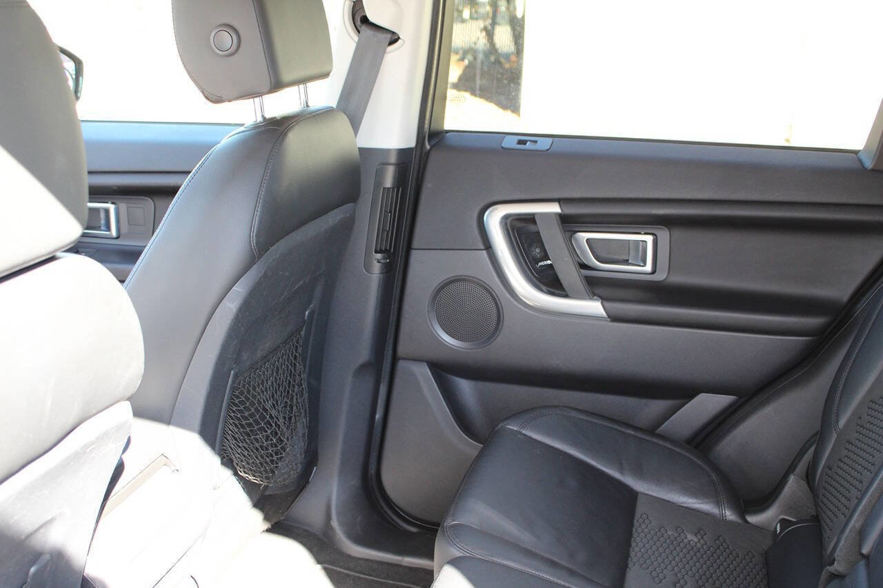 Used 2018 Land Rover Discovery Sport SE image 29
