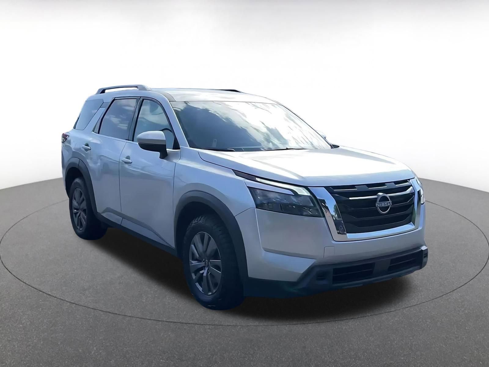 Used 2025 Nissan Pathfinder SV AWD/4WD image 2