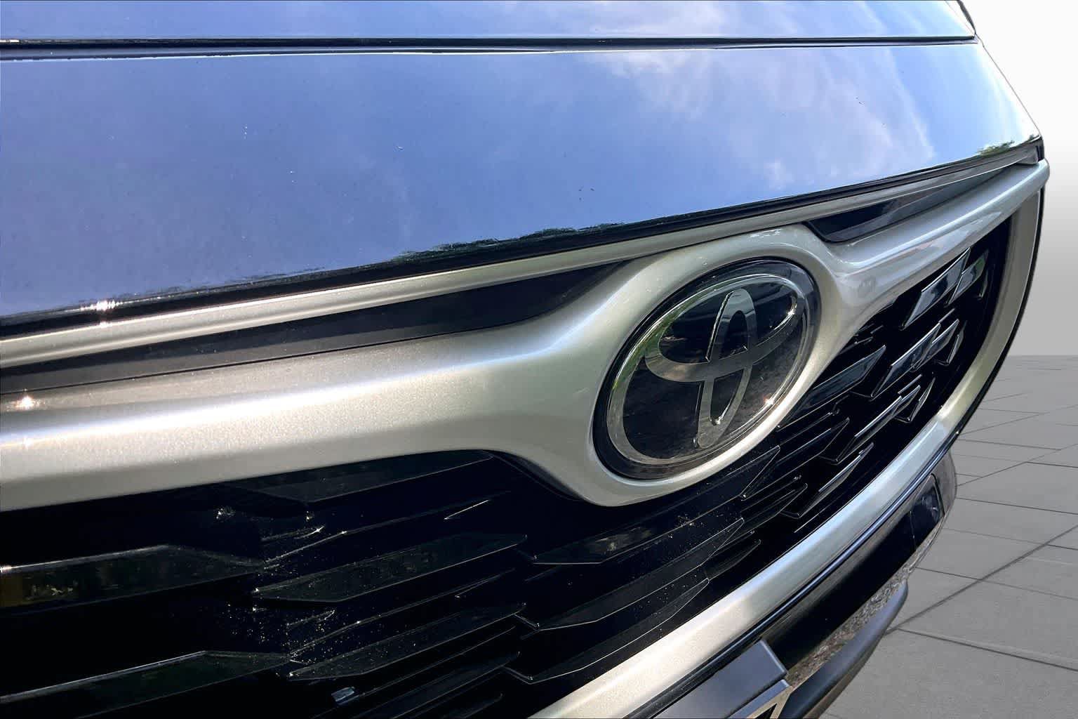 Used 2023 Toyota Highlander XLE AWD/4WD image 29