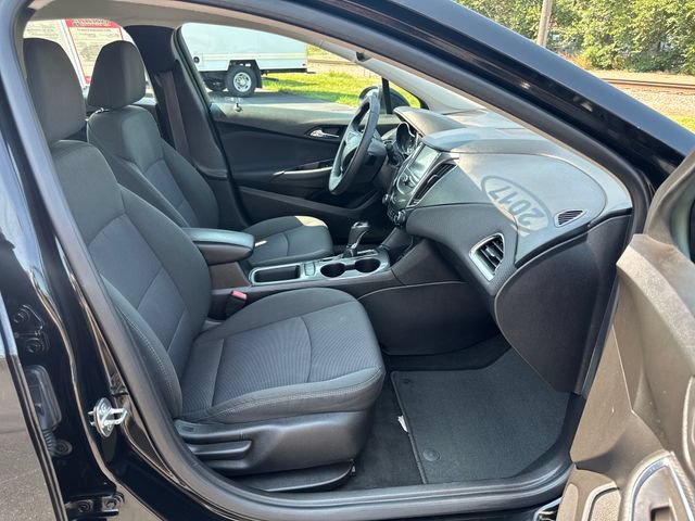 Used 2017 Chevrolet Cruze LT w/ Convenience Package FWD image 28