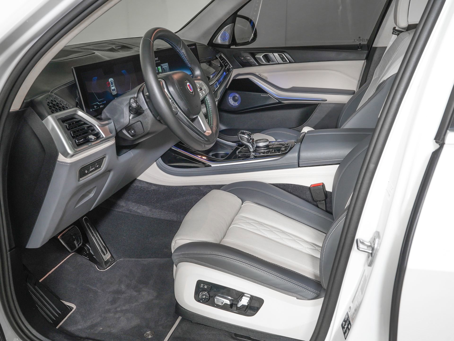 Used 2025 BMW ALPINA XB7 image 16
